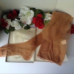 Hanes 1 pair VTG Nylon Thigh Hi Hosiery Stocking Bali Rose NWB